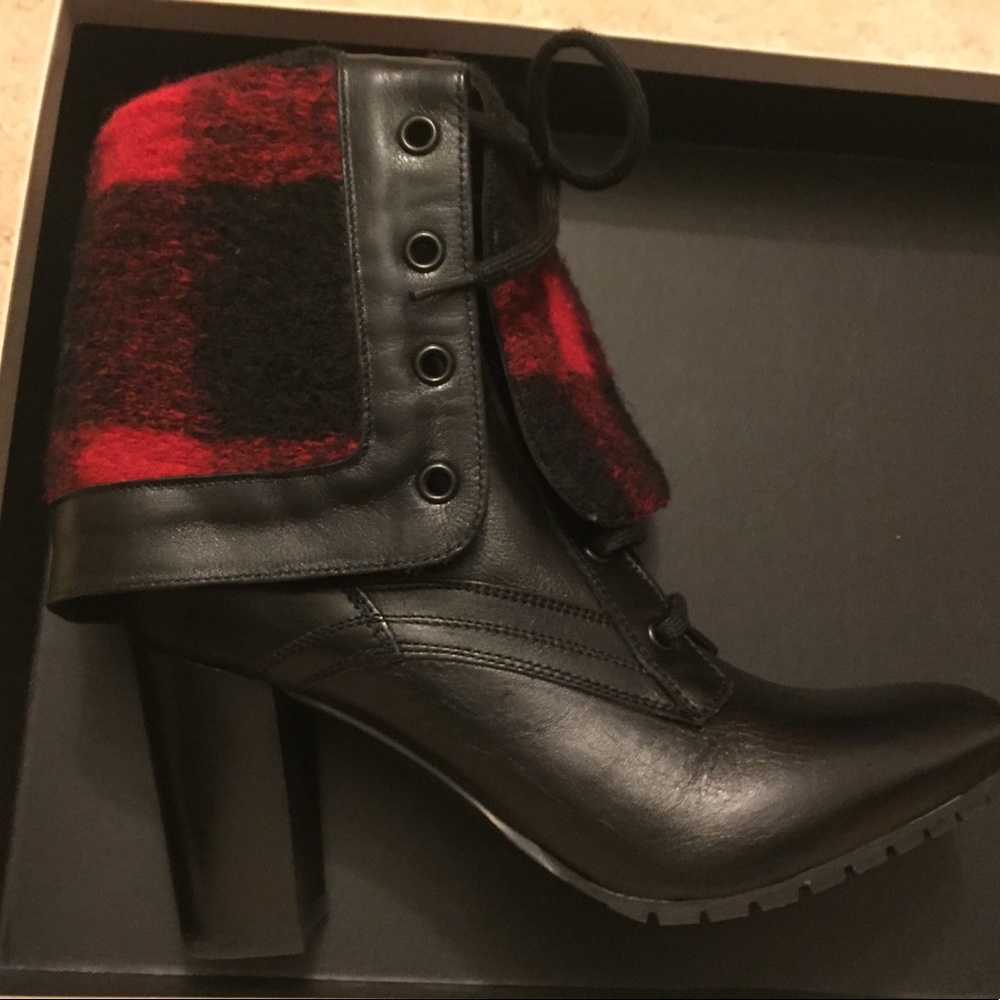 VINTAGE Burberry Plaid Elford Ankle Boot, Size 7.5, New